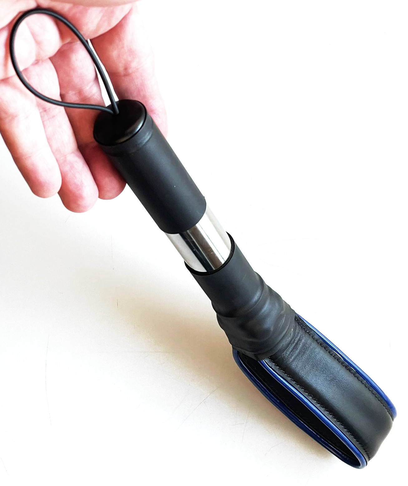 Leder-Paddle mit Metallgriff blauer Streifen